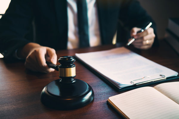 Top 10 odszkodowań za opóźnienia lotów – przypadki prawne i ich wyniki